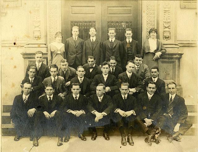 1916年法十大娱乐彩票平台的毕业生